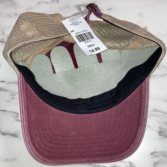 NWT Hogwarts Alumni Cap in Burgundy and Gold - Picture 2 of 3